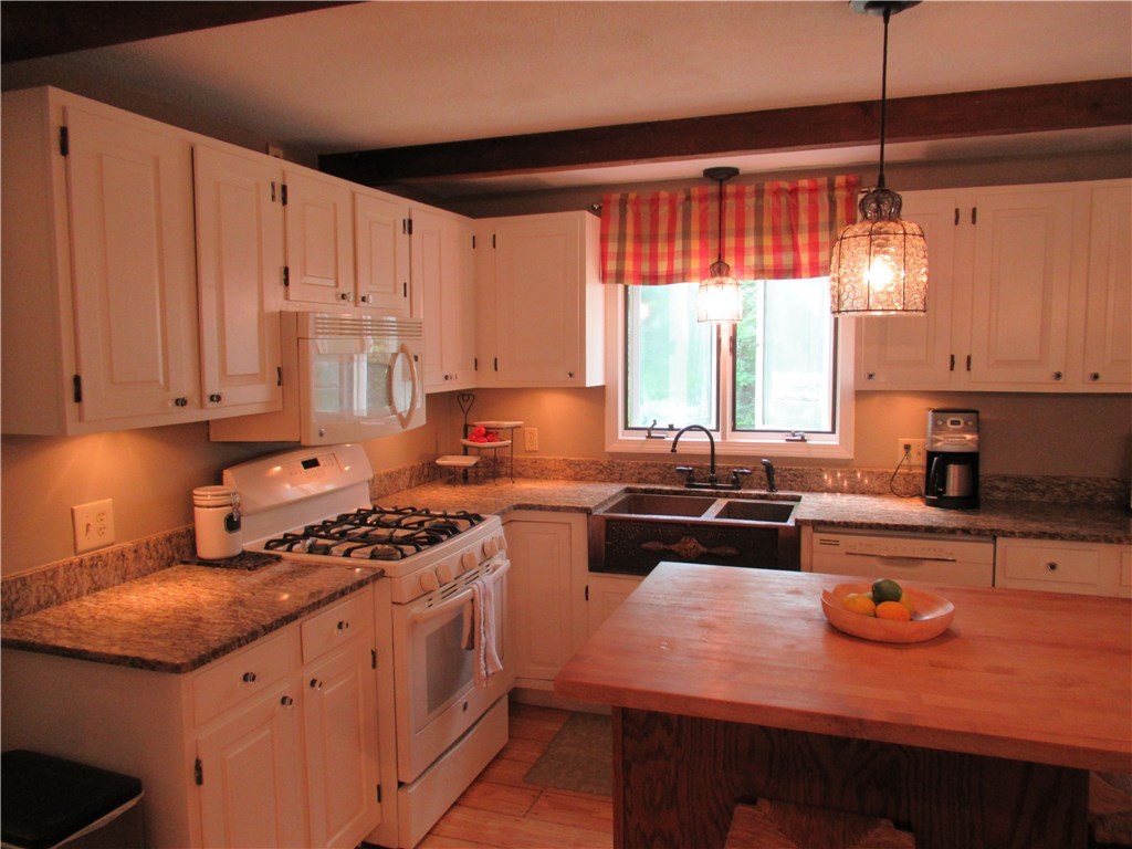 276 Spring Grove Road Glocester, RI 02814 - Photo 8 of 35