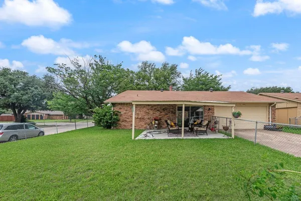 $2,100 | 5801 Redwood Lane, Rowlett, TX 75089