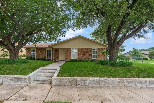 $2,100 | 5801 Redwood Lane, Rowlett, TX 75089