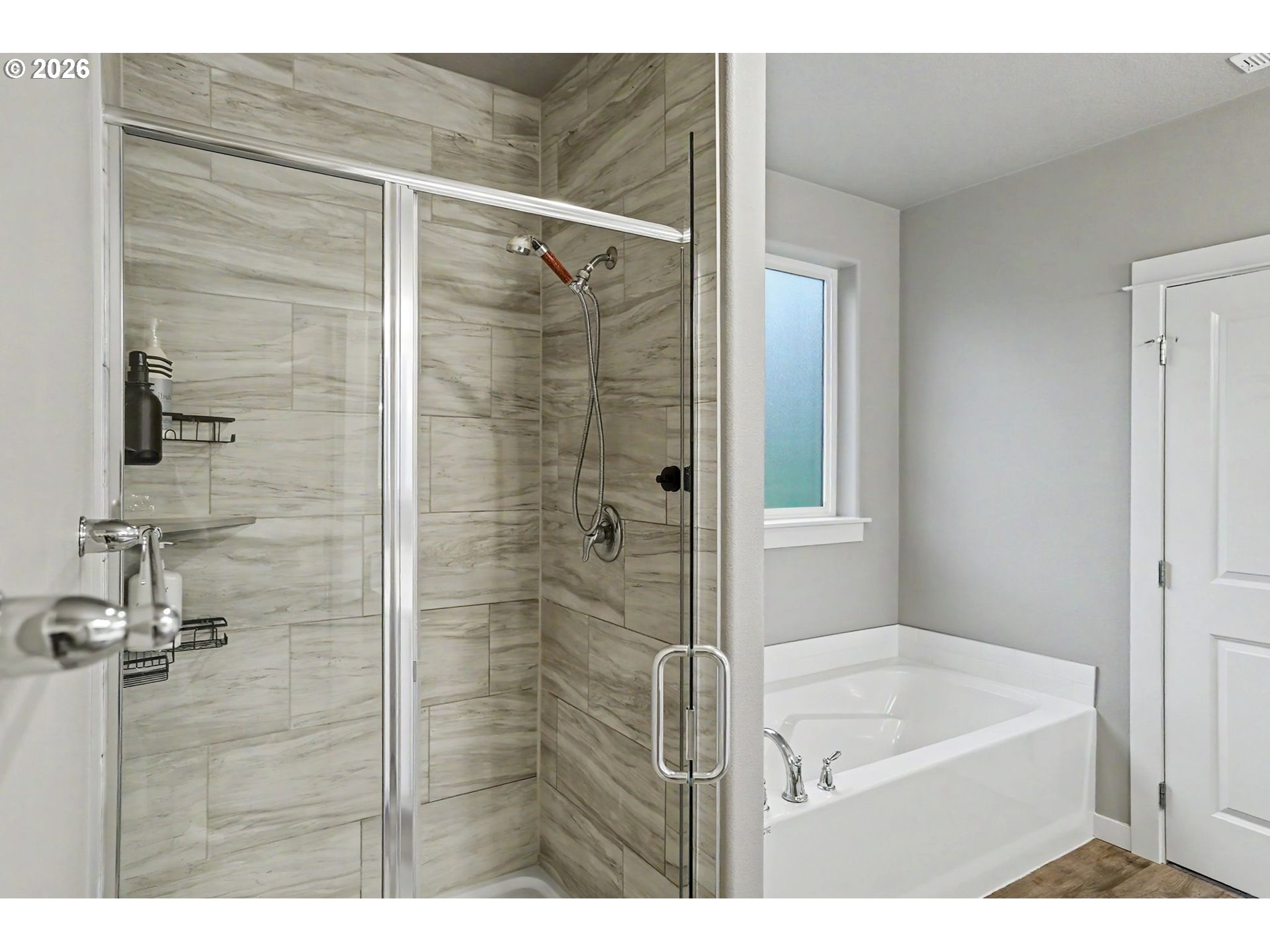 11862 Steinkamp Road Southeast Aumsville, OR 97325 - Photo 29 of 48 a bathroom with a shower and a bath tub