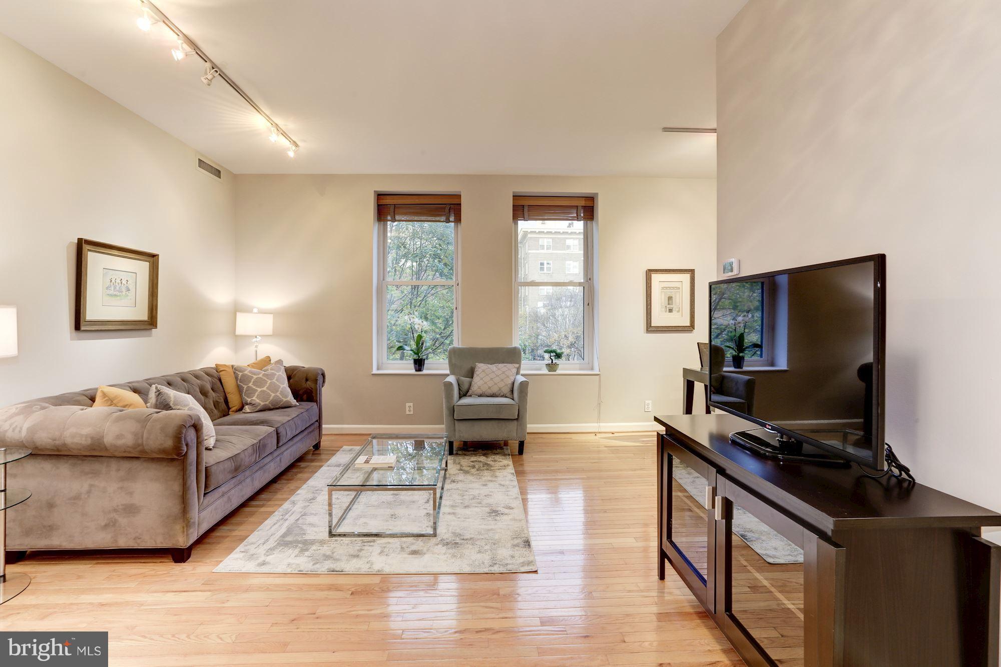1830 17th Street Northwest, Unit 204 Washington, DC 20009 - Photo 5 of 31 Living room