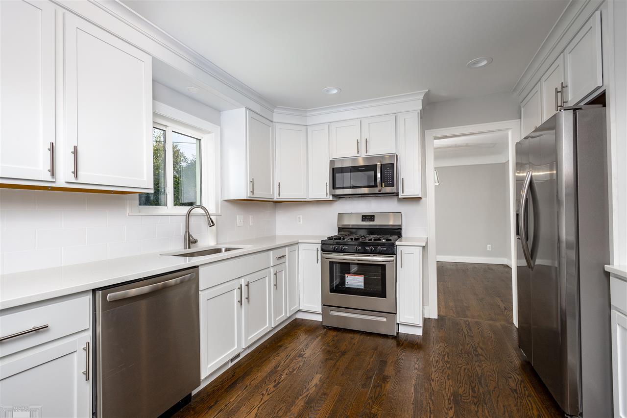 1083 Canterbury Road Grosse Pointe Woods, MI 48236 - Photo 13 of 38