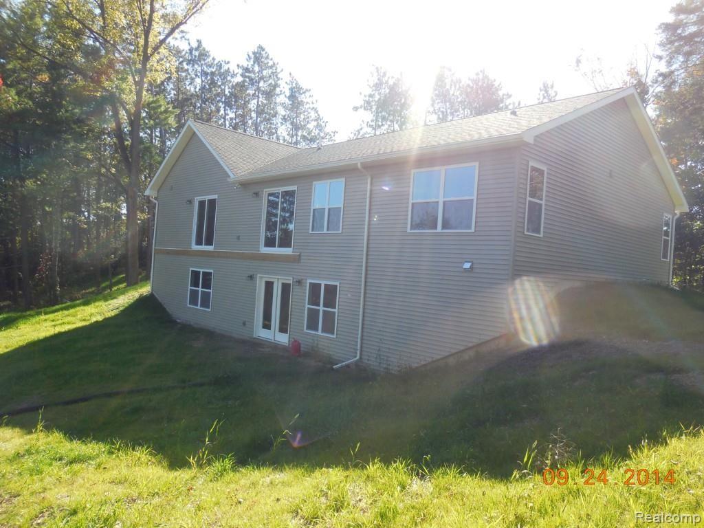 3830 Fisher Road Howell, MI 48855 - Photo 5 of 27 DSCN2190.jpg