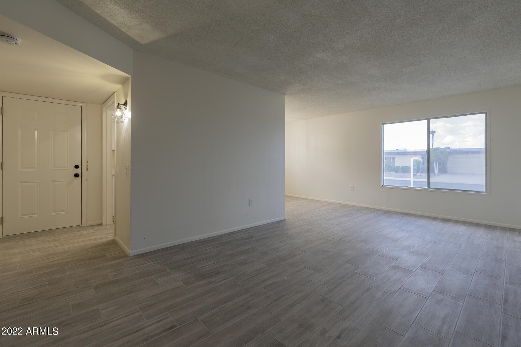 9833 West Royal Ridge Drive Sun City, AZ 85351 - Photo 4 of 20 Living Room