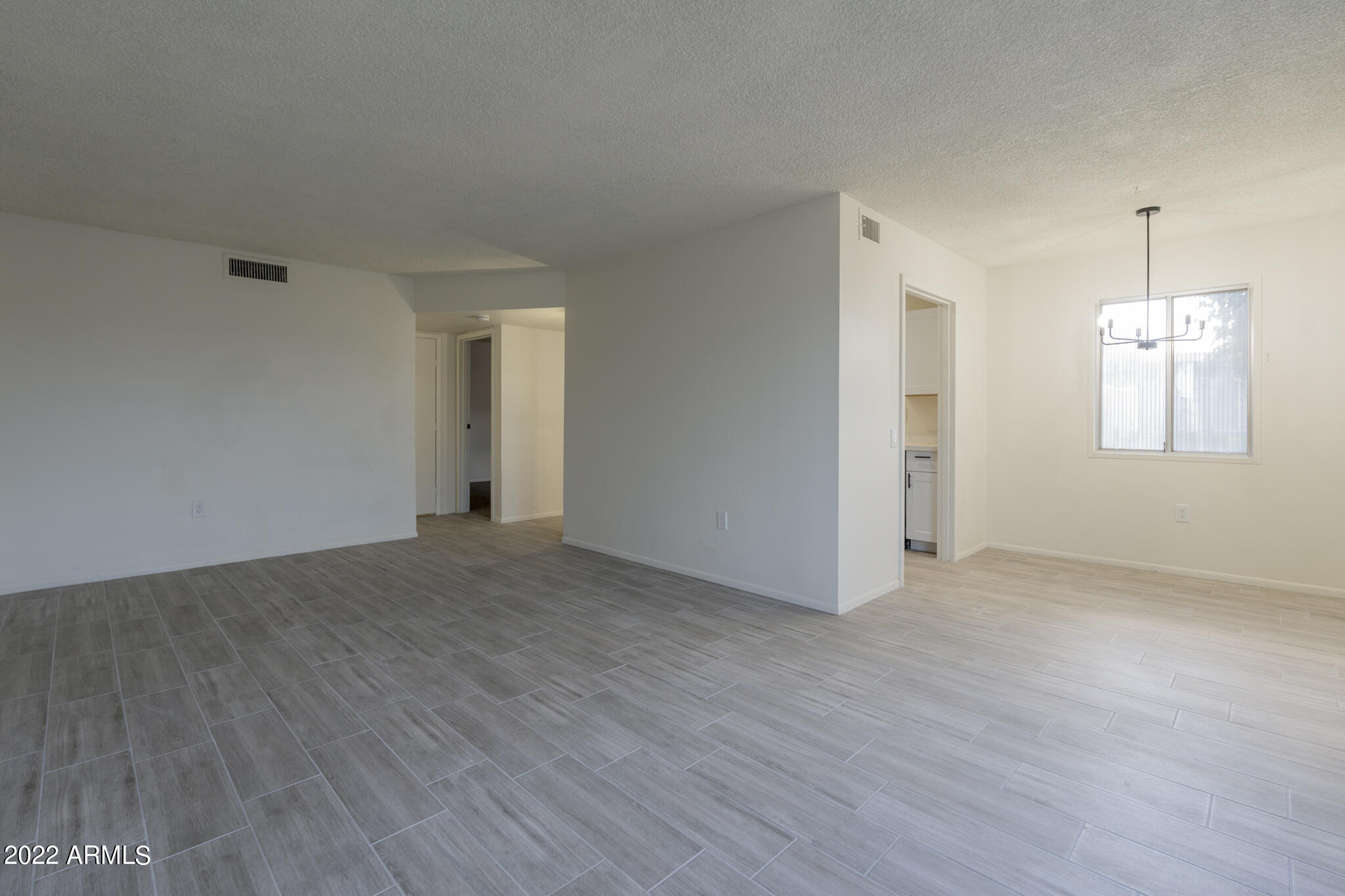 9833 West Royal Ridge Drive Sun City, AZ 85351 - Photo 5 of 20 Living Room/Dining Area