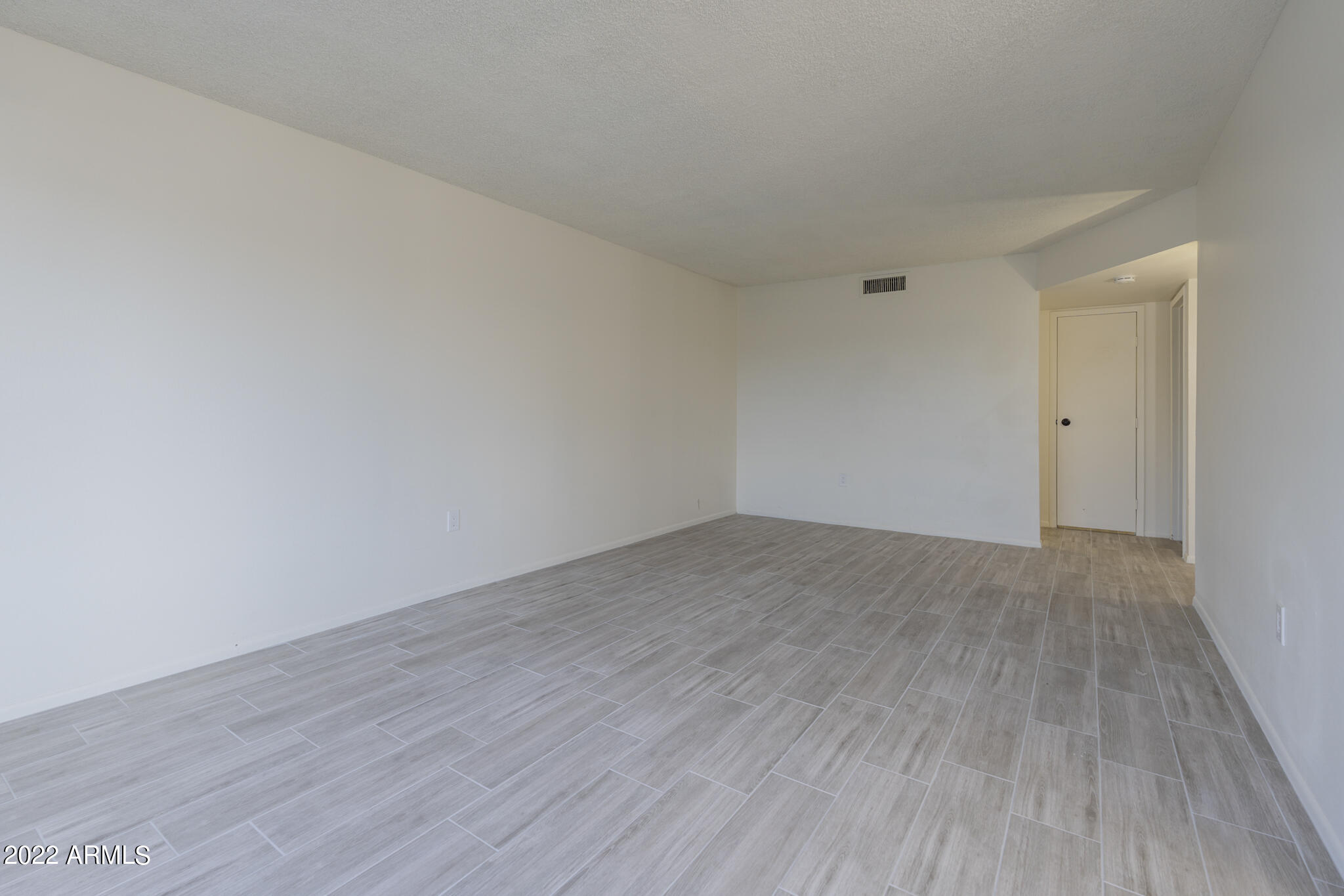 9833 West Royal Ridge Drive Sun City, AZ 85351 - Photo 6 of 20 Living Room