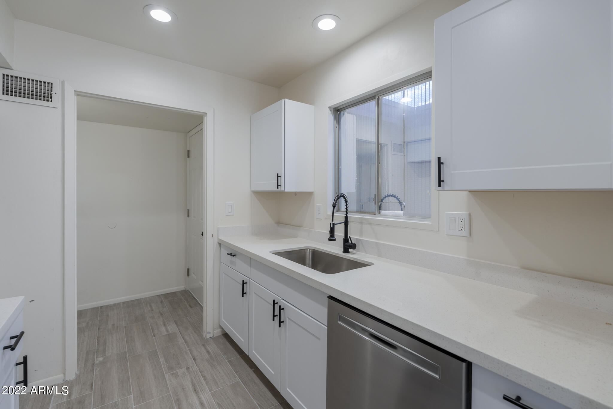 9833 West Royal Ridge Drive Sun City, AZ 85351 - Photo 10 of 20 Kitchen