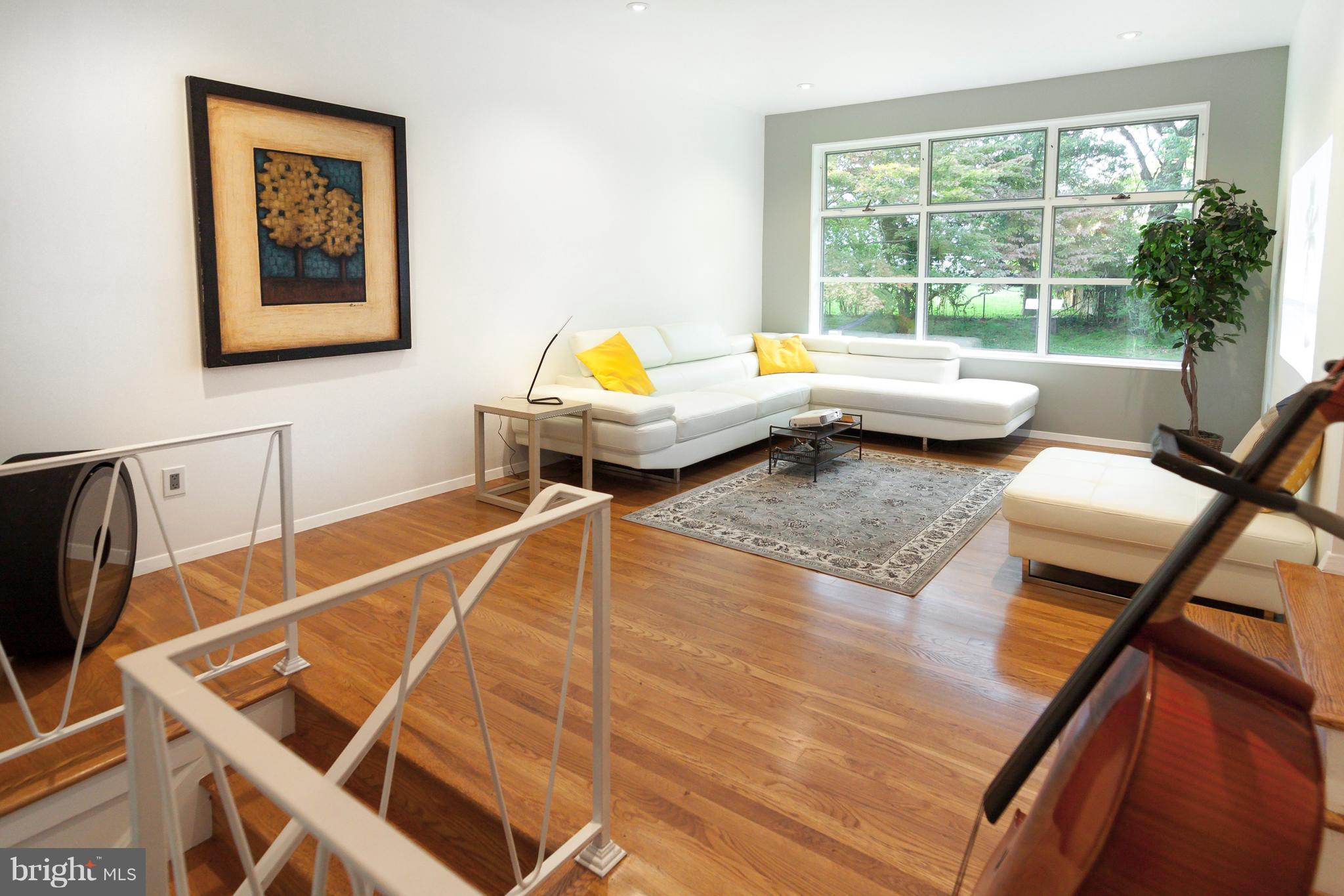 4003 Southend Road Rockville, MD 20853 - Photo 11 of 30 Living Room
