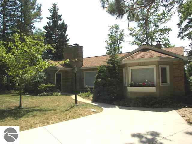2756 Neahtawanta Road Traverse City, MI 49686 - Photo 1 of 15 1694744.JPG