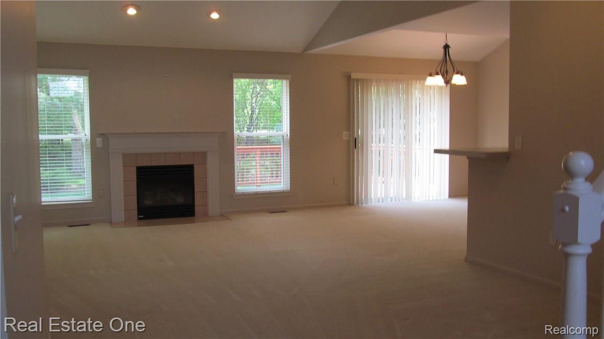 1048 Churchill Circle, Unit 25 Rochester, MI 48307 - Photo 5 of 21 043.JPG