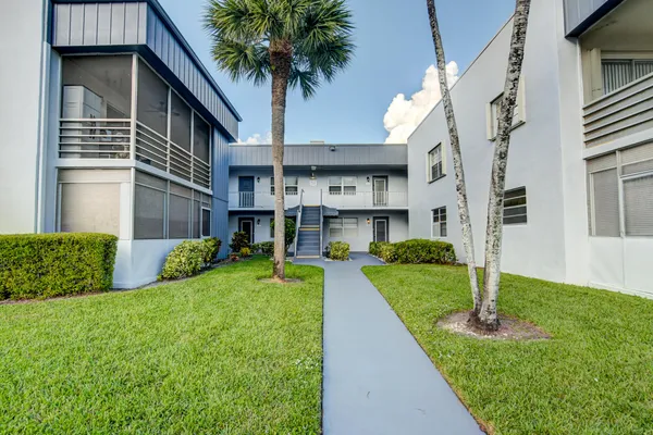 $1,800 | 42 Burgundy A, Unit A, Delray Beach, FL 33484