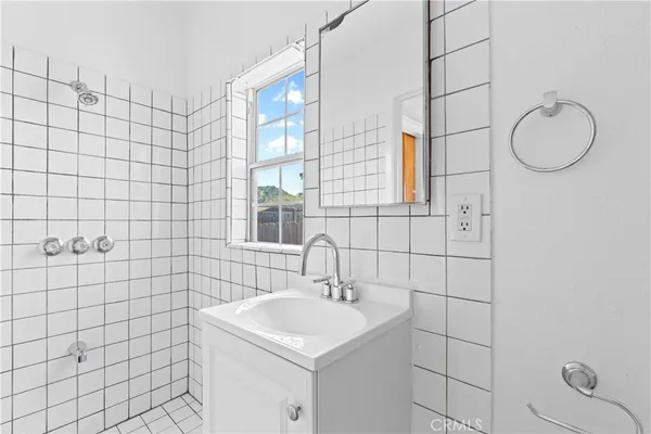 $690,000 | 6812 Quinton Lane, Tujunga, CA 91042