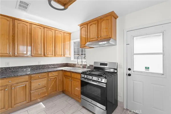 $690,000 | 6812 Quinton Lane, Tujunga, CA 91042