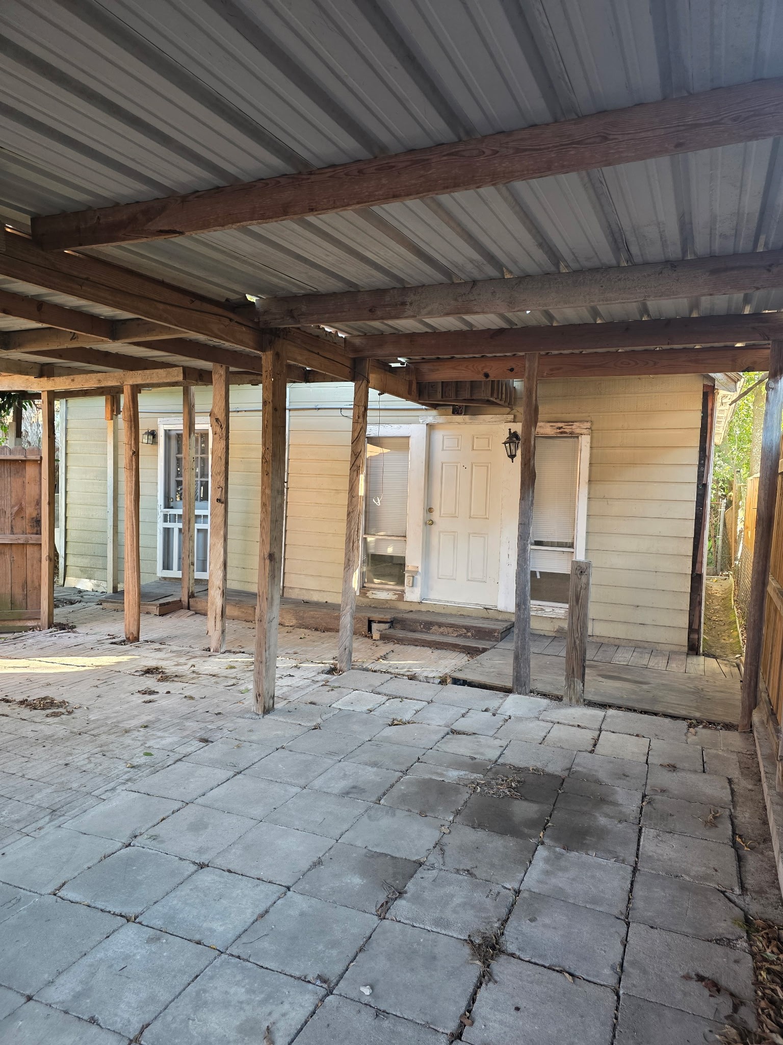 7952 Cinderella Street Houston, TX 77028 - Photo 13 of 18 Garage apt