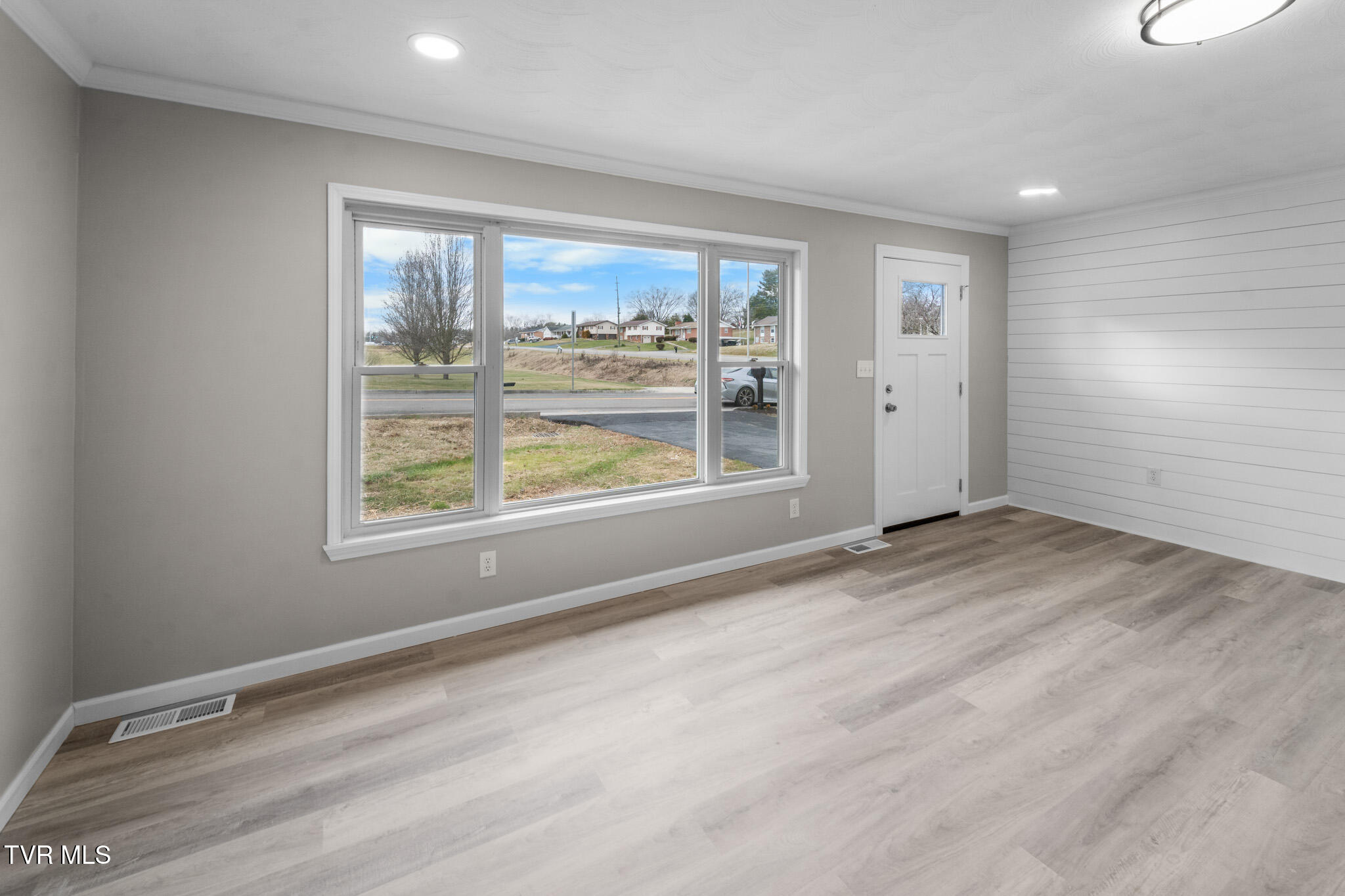 130 Utah Street Bristol, VA 24201 - Photo 8 of 36 DSC04512