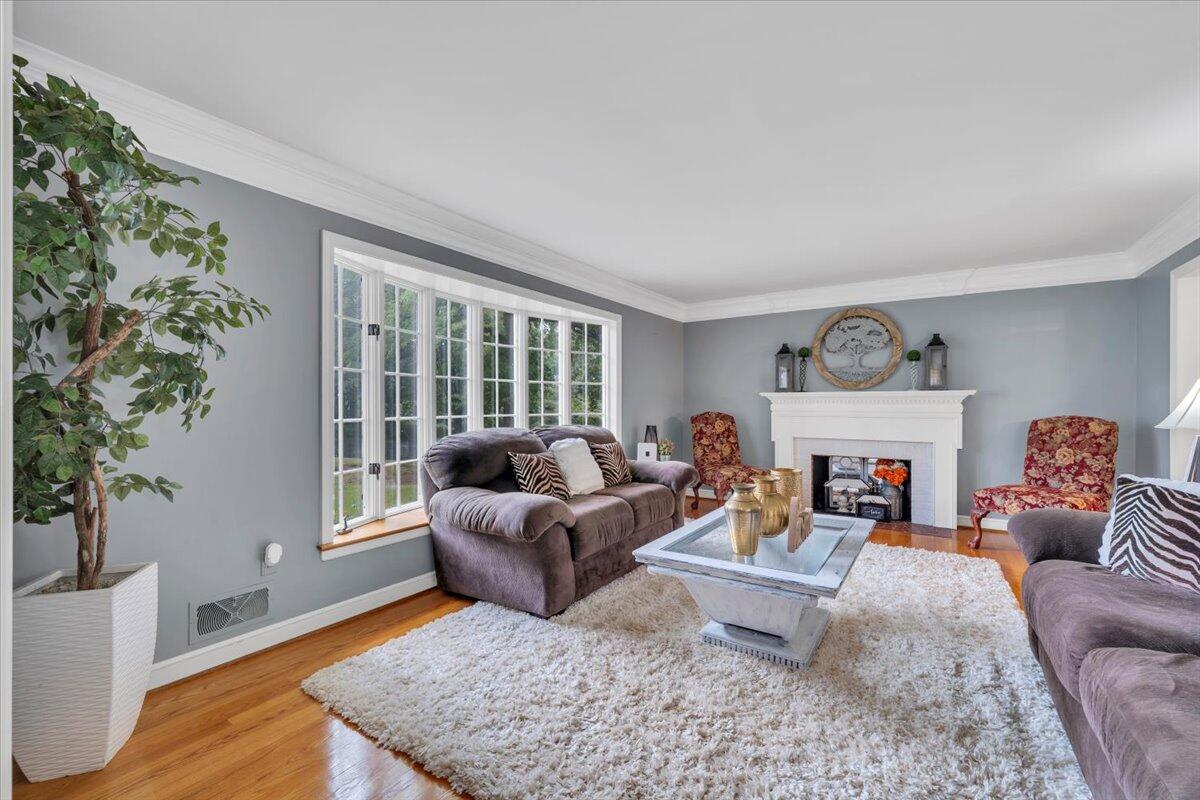 4508 Rosecrest Road Roanoke, VA 24018 - Photo 5 of 39 Living room