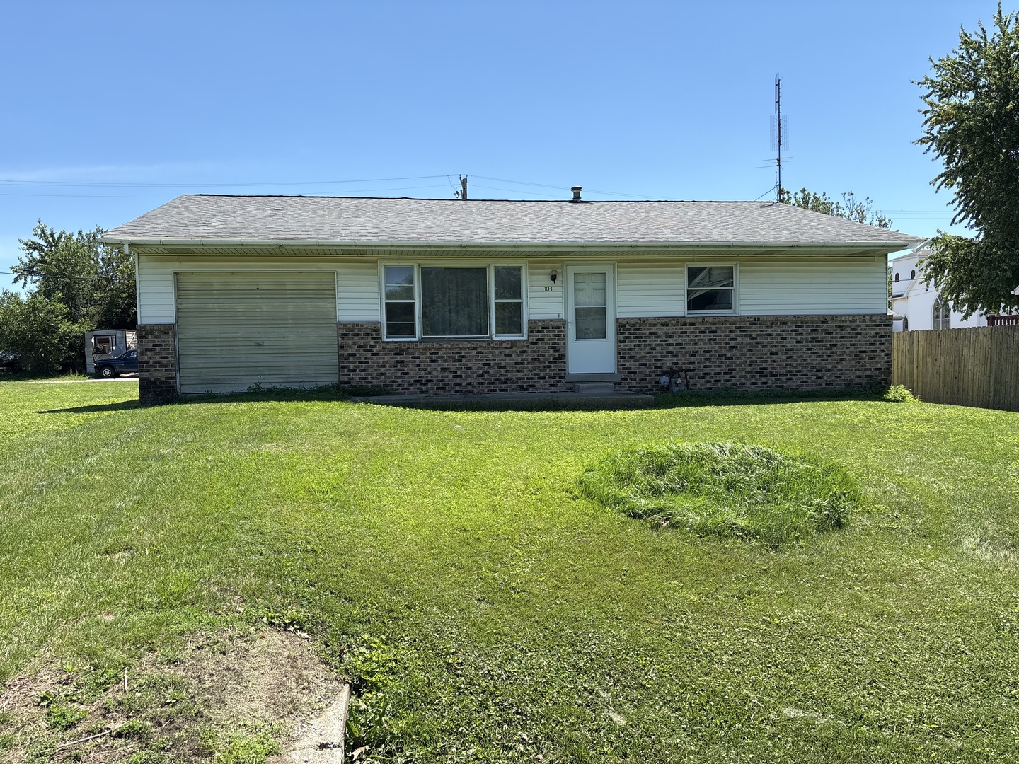 103 North High Street Ellsworth, IL 61737 - Photo 2 of 10