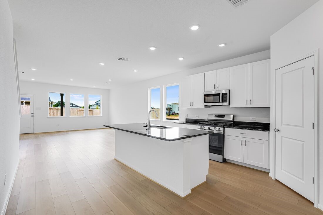 18038 Blue Prairie Trail Hockley, TX 77447 - Photo 4 of 32 18038 Blue Prairie Trail ~ Ready Now