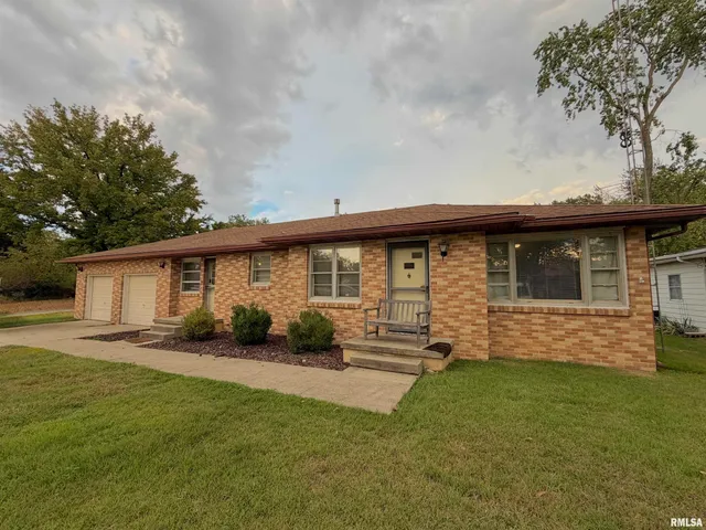 $140,500 | 117 Marshall Place, Carmi, IL 62821