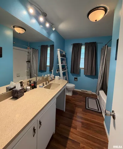 $140,500 | 117 Marshall Place, Carmi, IL 62821