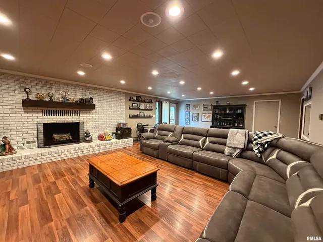 $140,500 | 117 Marshall Place, Carmi, IL 62821