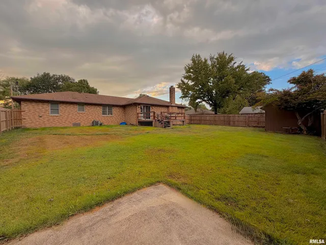 $140,500 | 117 Marshall Place, Carmi, IL 62821