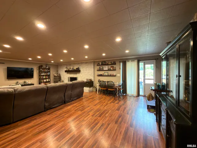 $140,500 | 117 Marshall Place, Carmi, IL 62821