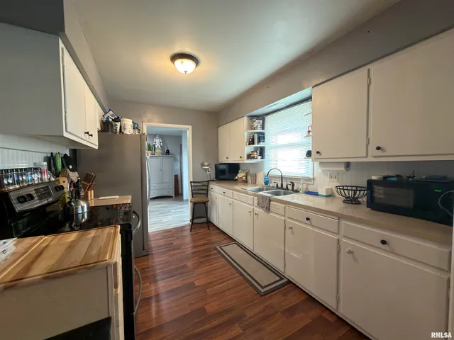 $140,500 | 117 Marshall Place, Carmi, IL 62821