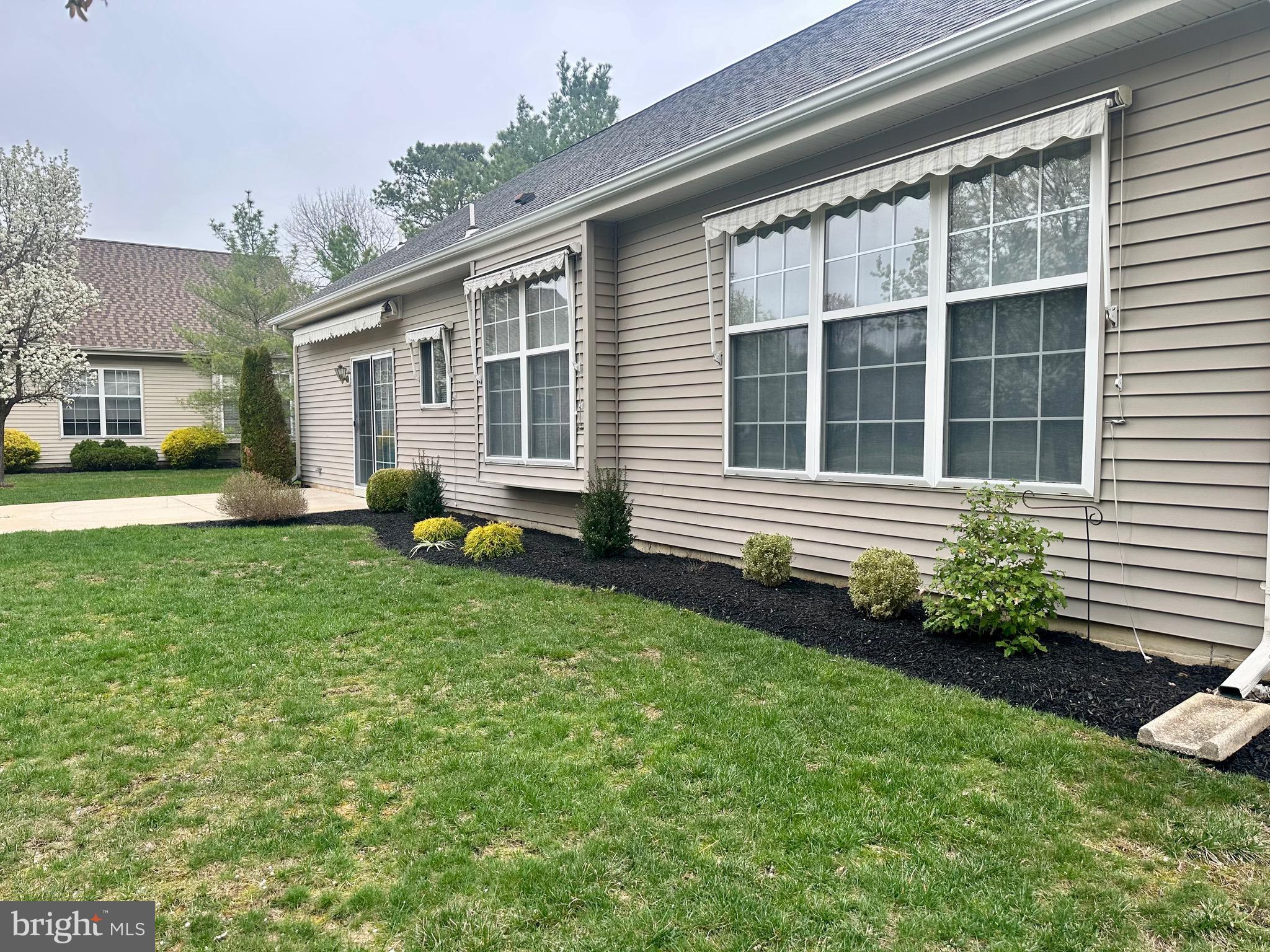 83 Mayfair Road Southampton, NJ 08088 - Photo 6 of 35 Manicured Landscape