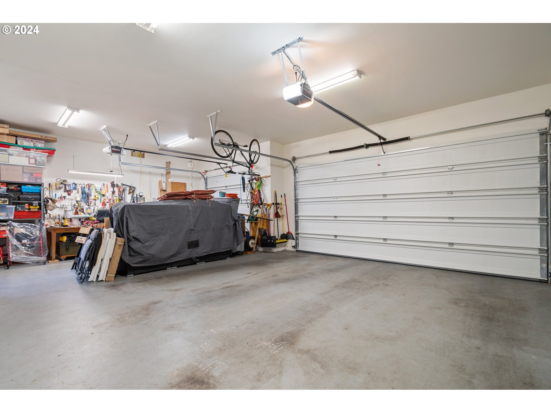 941 Northwest Angel Heights Road Stevenson, WA 98648 - Photo 34 of 38 a view of a garage