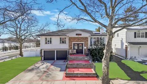 $1,290,000 | 2 Valley Greens Drive, Valley Stream, NY 11581