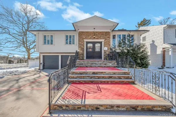 $1,288,000 | 2 Valley Greens Drive, Valley Stream, NY 11581