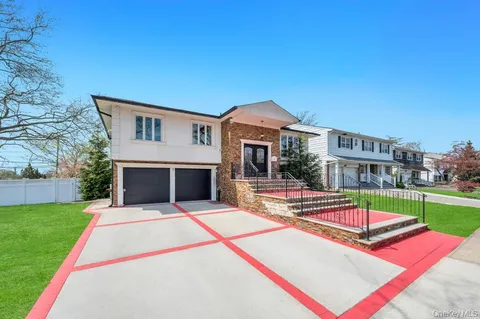$1,249,000 | 2 Valley Greens Drive, Valley Stream, NY 11581