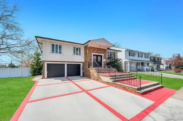 $1,275,000 | 2 Valley Greens Drive, Valley Stream, NY 11581