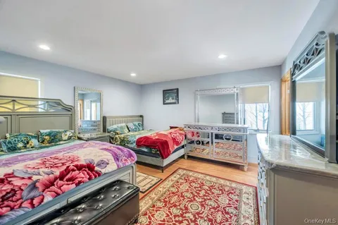 $1,350,000 | 2 Valley Greens Drive, Valley Stream, NY 11581