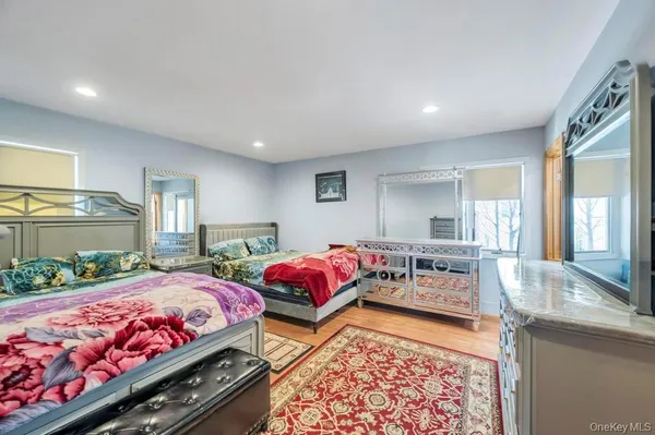 $1,290,000 | 2 Valley Greens Drive, Valley Stream, NY 11581