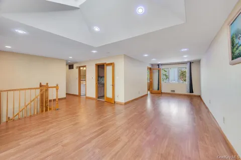 $1,199,000 | 2 Valley Greens Drive, Valley Stream, NY 11581