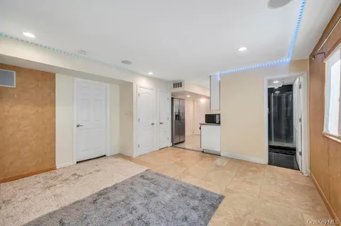 $1,350,000 | 2 Valley Greens Drive, Valley Stream, NY 11581