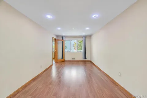 $1,290,000 | 2 Valley Greens Drive, Valley Stream, NY 11581