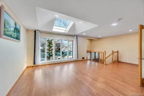 $1,199,000 | 2 Valley Greens Drive, Valley Stream, NY 11581