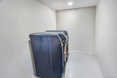 $1,350,000 | 2 Valley Greens Drive, Valley Stream, NY 11581