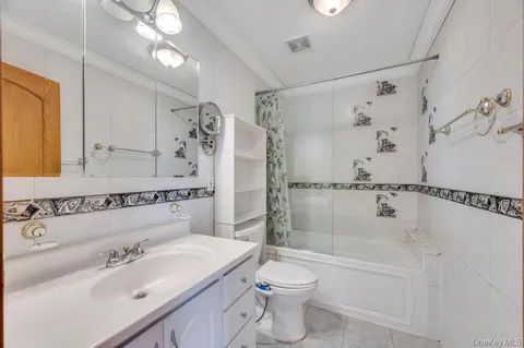 $1,199,000 | 2 Valley Greens Drive, Valley Stream, NY 11581