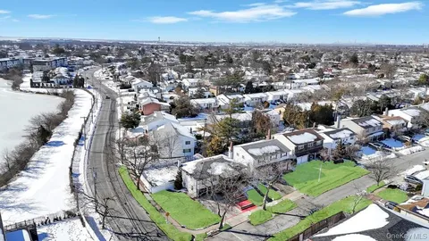 $1,350,000 | 2 Valley Greens Drive, Valley Stream, NY 11581