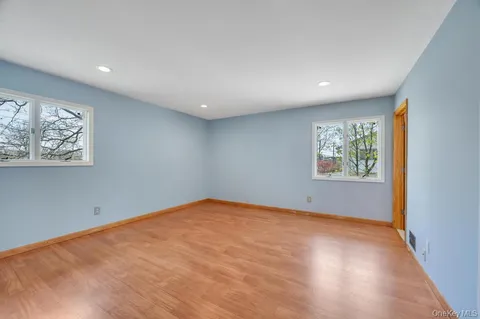 $1,290,000 | 2 Valley Greens Drive, Valley Stream, NY 11581