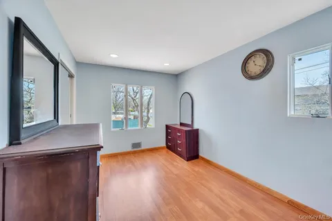 $1,199,000 | 2 Valley Greens Drive, Valley Stream, NY 11581