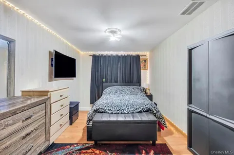 $1,350,000 | 2 Valley Greens Drive, Valley Stream, NY 11581