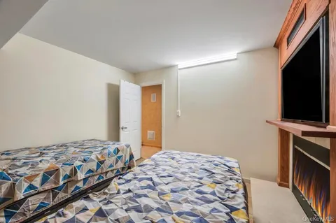 $1,350,000 | 2 Valley Greens Drive, Valley Stream, NY 11581