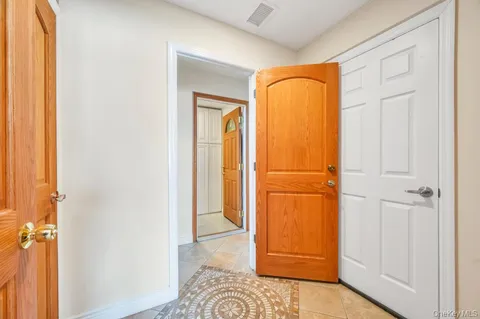 $1,290,000 | 2 Valley Greens Drive, Valley Stream, NY 11581
