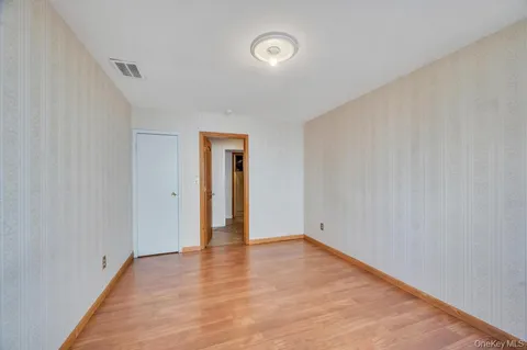 $1,199,000 | 2 Valley Greens Drive, Valley Stream, NY 11581