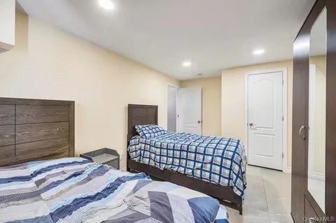 $1,350,000 | 2 Valley Greens Drive, Valley Stream, NY 11581